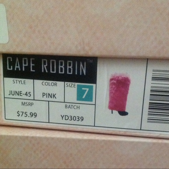 ❤️SIZE 7.5 CAPE ROBBIN Faux Fur Mid Calf Boots - Picture 8 of 8